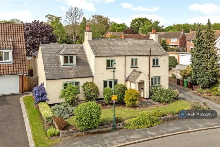 5 bedroom house in Village Road, Nottingham, NG11 (5 bed) (#2922887)