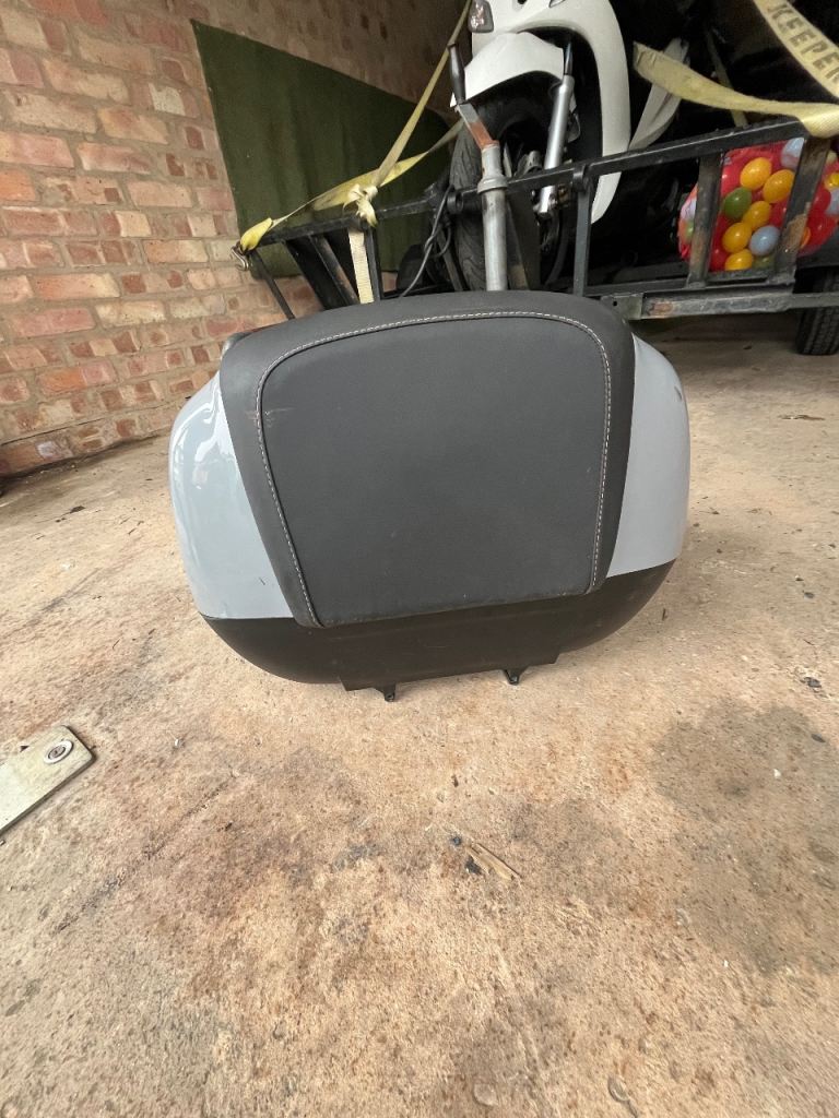 Piaggio Top box / helmet box