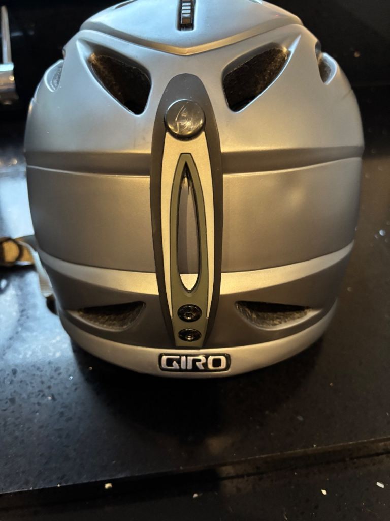 Giro G10 ski helmet size medium 