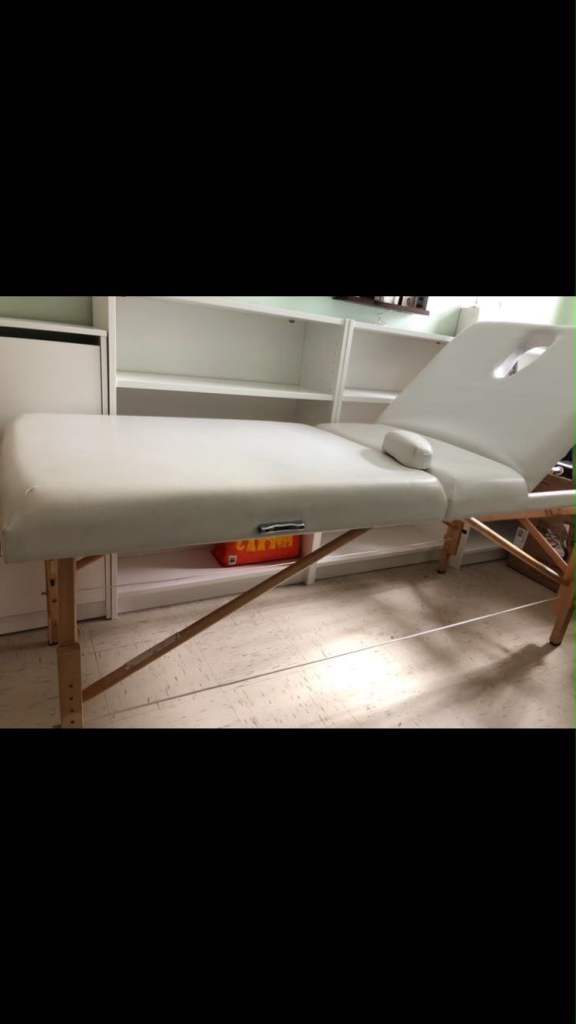 MASSAGE / PHYSIO PORTABLE TABLE