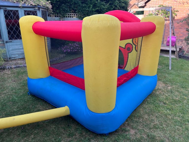 Kids bouncy castle - 2 to 8 years old