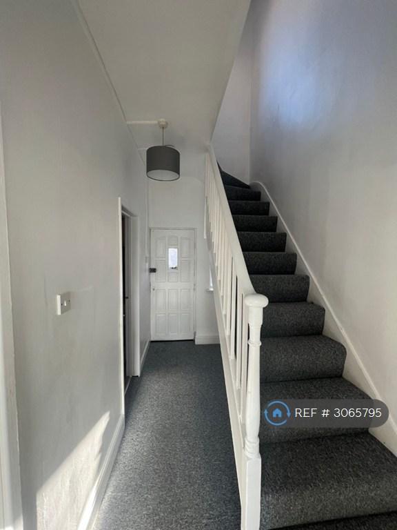 2 bedroom flat in Carlton Road, Nottingham, NG3 (2 bed) (#3065795)