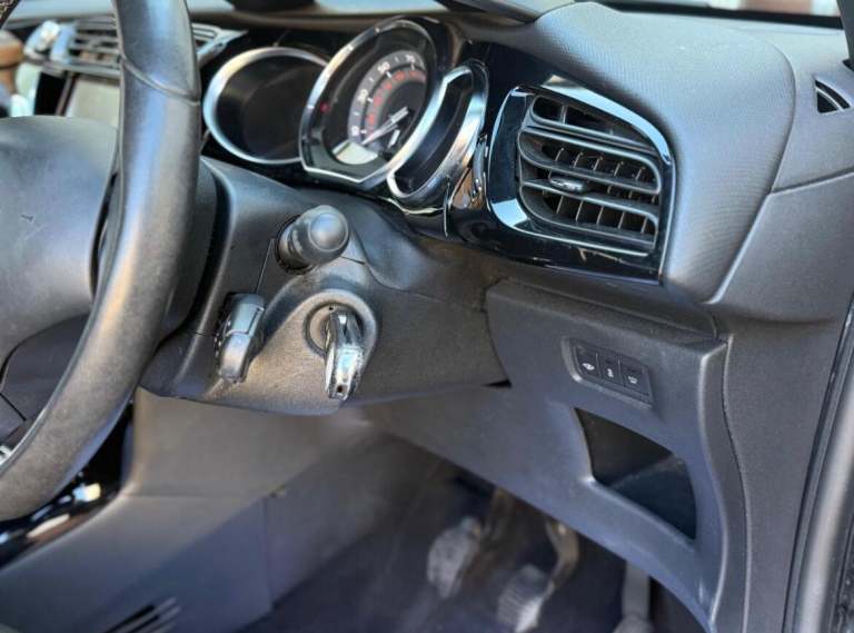 2016 DS Automobiles DS 3 1.2 PureTech Chic 3dr HATCHBACK PETROL Manual