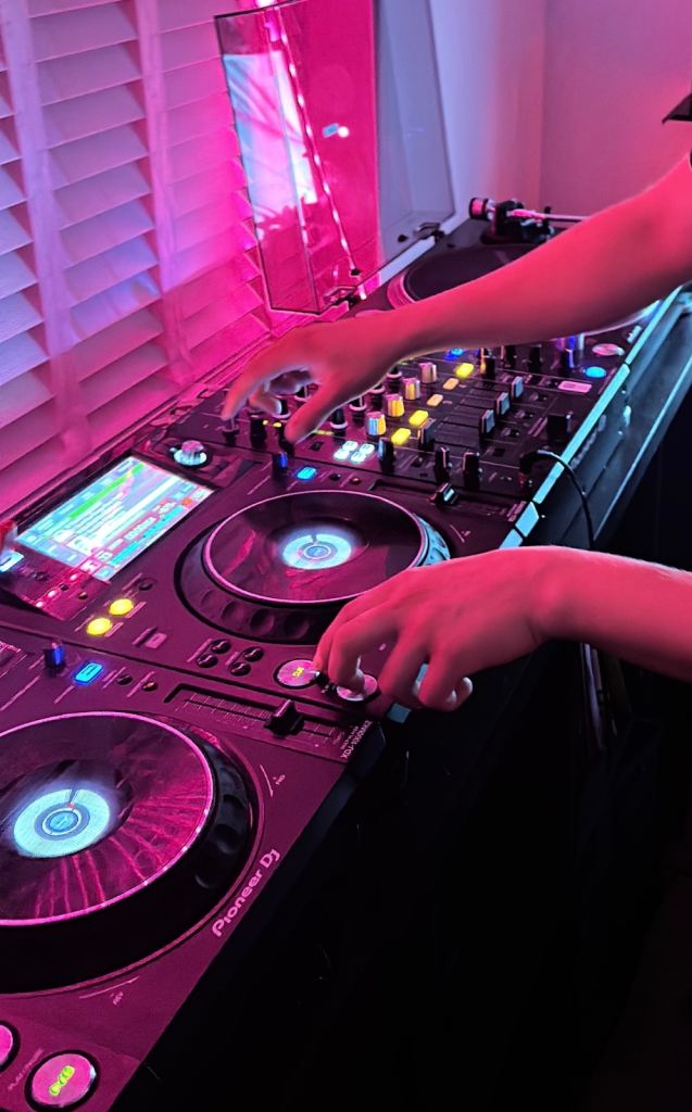 Pioneer DJ XDJ1000mk2 x 2, Pioneer DJM750mk2 – Great Condition 