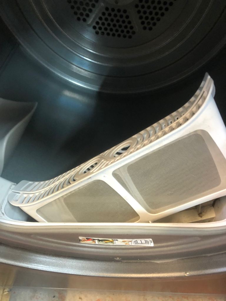 Silver Hotpoint 6kg vented tumble dryer. Model TVFG65B in clean condition 