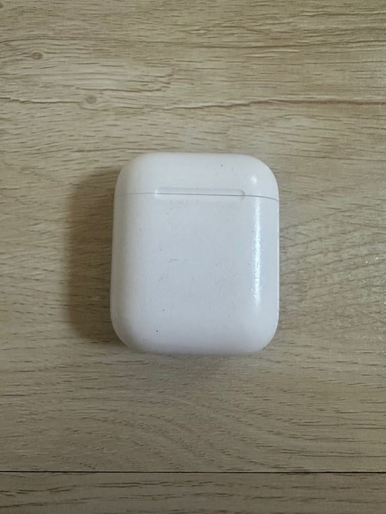 2nd gen Apple AirPods 