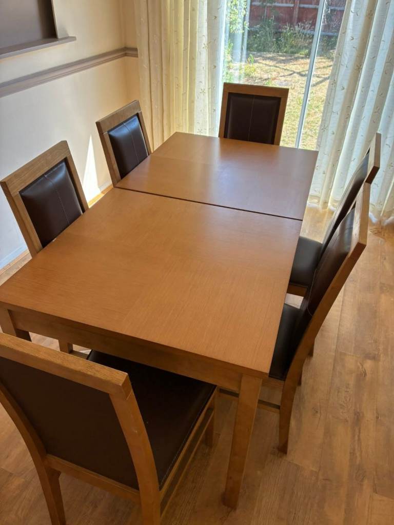 Oak Extendable Dining Table and 6 high back Chairs – excellent condition