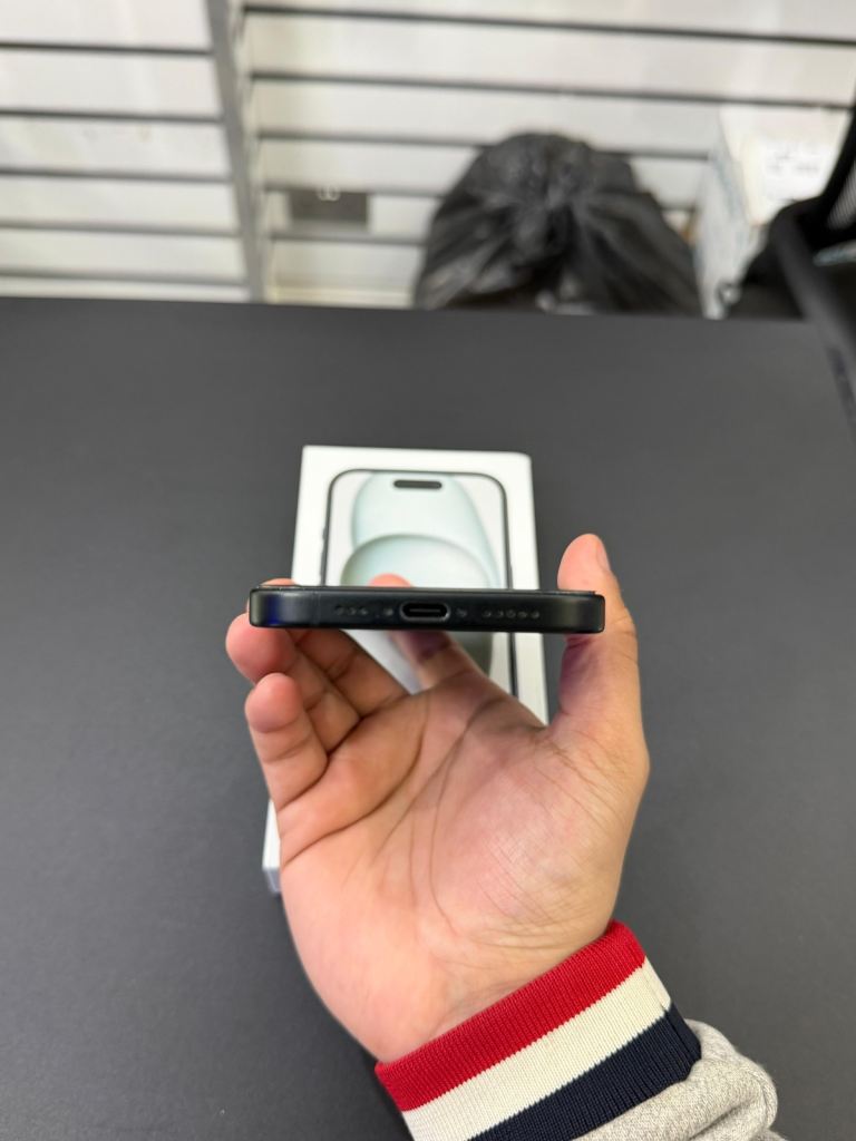 Apple iPhone 15 128GB Black (Unlocked) Excellent Condition Fully Boxed