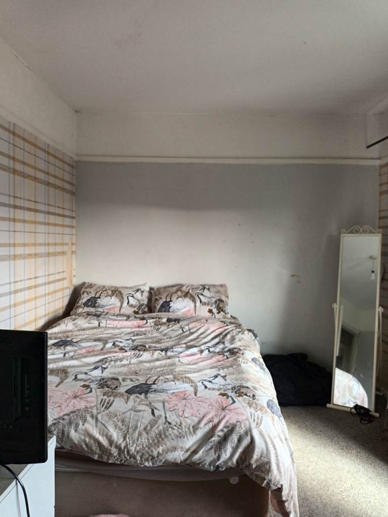 Large double room for rent 