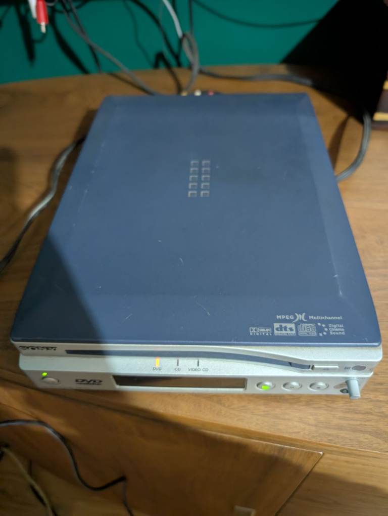 SONY CD/DVD Player DVP-F11