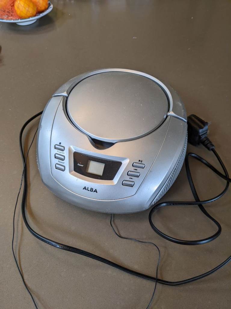 FAULTY TEMPEREMENTAL CD RADIO FINE ALBA Portable CD/Radio Player – Good Condition