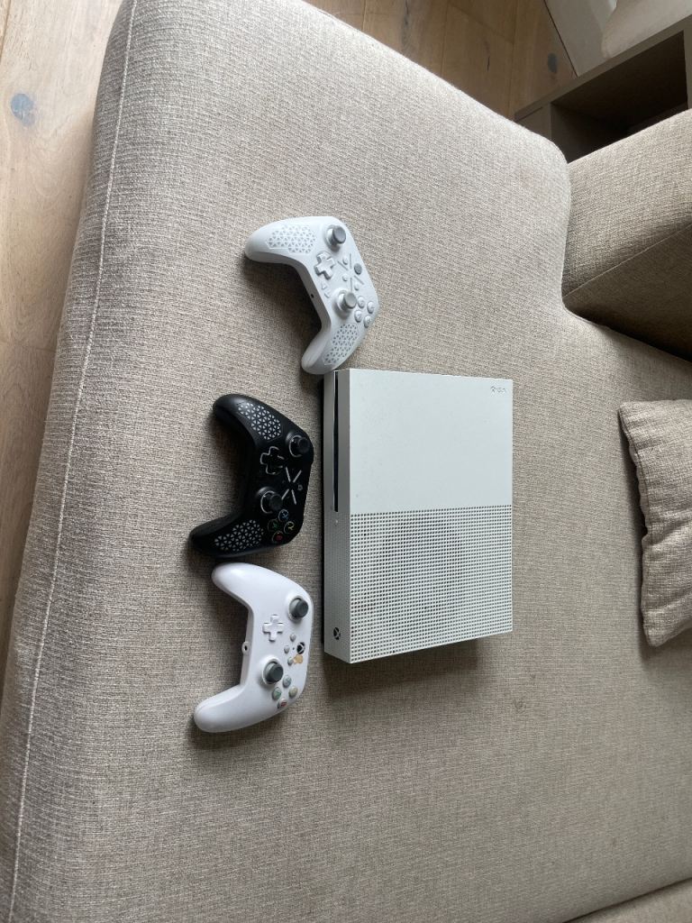 Microsoft Xbox One S Console with 3 Controllers – Good Condition
