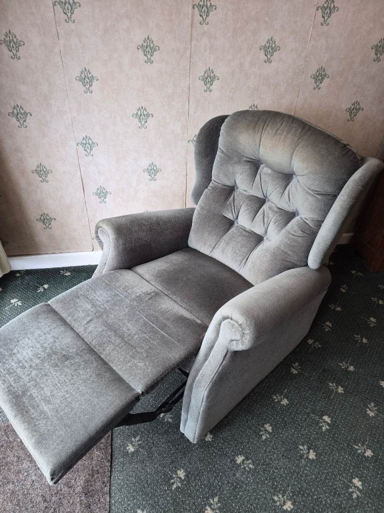 Green Fabric Recliner Armchair – Good Condition