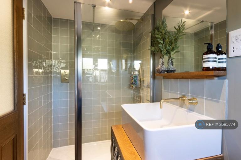 2 bedroom house in Lower Oddington, Moreton In Marsh, GL56 (2 bed) (#2695774)