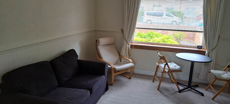 Desirable, 2 bedroom, ground floor flat in Stenhouse – available September