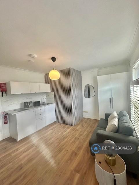 1 bedroom in Kneller Road, London, SE4 (#2804428)