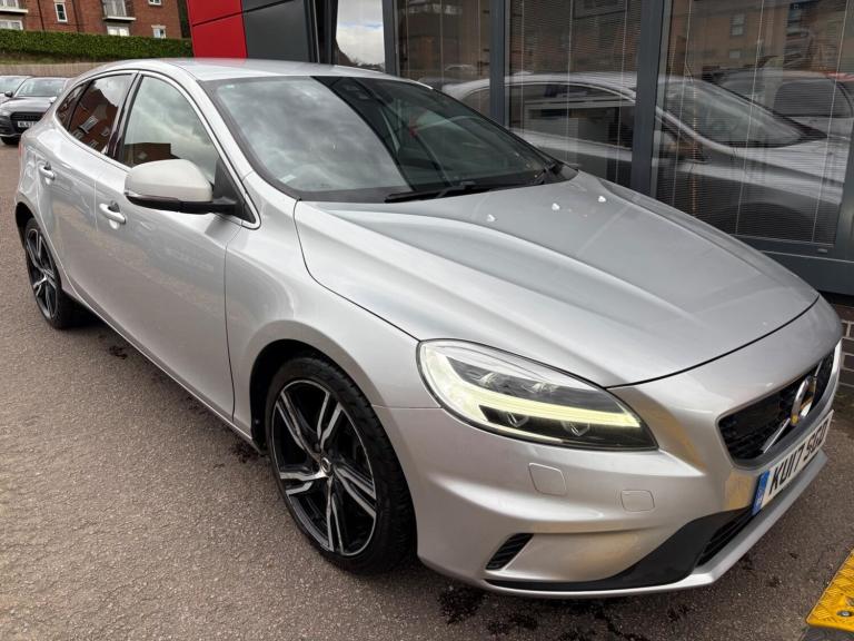 2017 Volvo V40 2.0 D4 R-Design Pro Auto Euro 6 (s/s) 5dr HATCHBACK Diesel Automatic