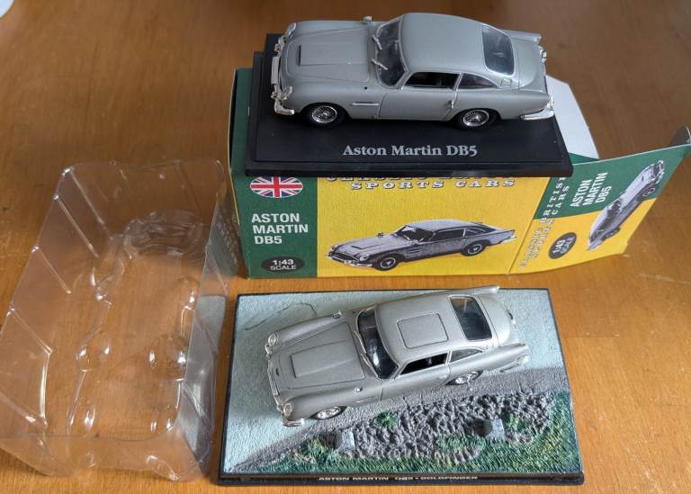 Classic British Sports Car 1963 Aston Martin DB5 1:43 Silver BNIB + James Bond Goldfinger DB5 (USED)