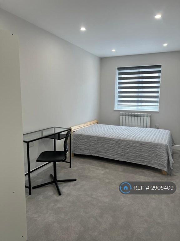 1 bedroom in High Road, London, N3 (#2905409)