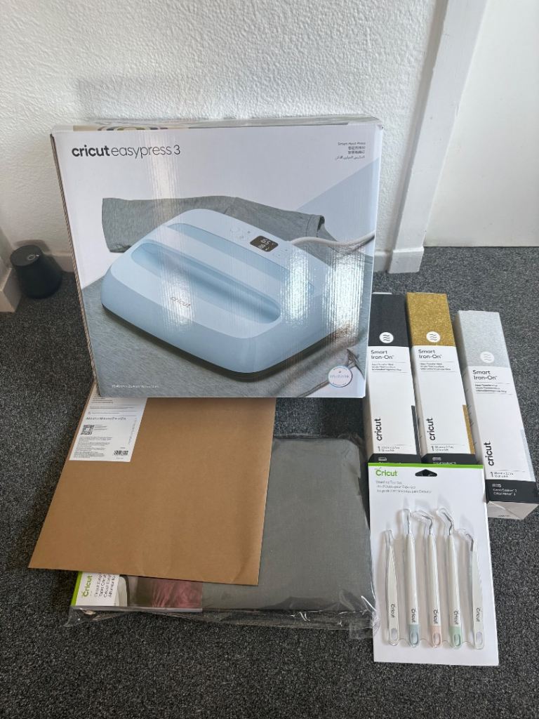 Cricut EasyPress 3 Heat Press with Accessories – Brand New UNWANTED AND UNUSED X MAS PRESENT 