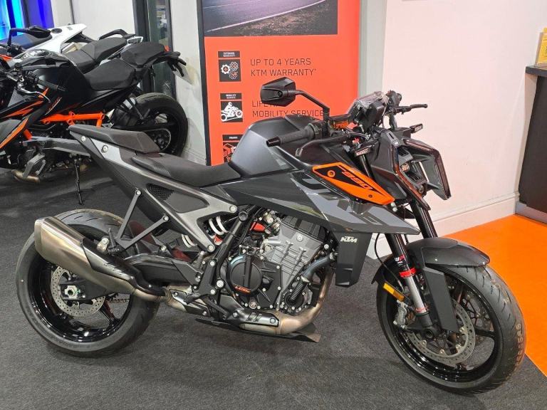 2024 KTM 990 Duke