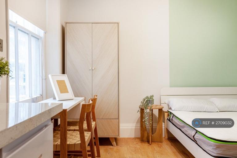 Studio flat in Kensington Gardens Square, London, W2 (#2709032)