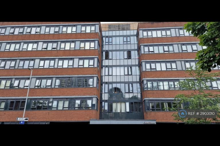 Studio flat in Farnsby St, Swindon, SN1 (#2903010)