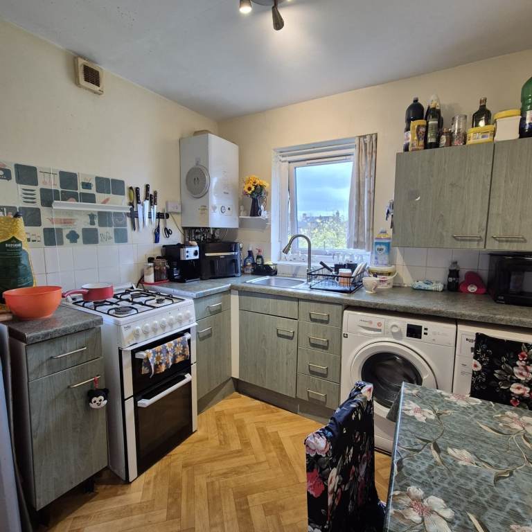 CALL NOW TO SEE A VERY NICE 1 BED WITH PRIVATE PARKING ON MAPLE TREE COURT E4 8PR! 