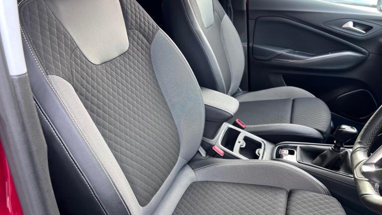 2021 Vauxhall Grandland X 1.5 Turbo D SRi Nav 5dr HATCHBACK Diesel Manual