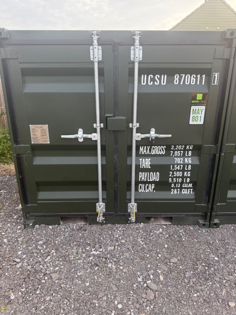 8ft container to let 