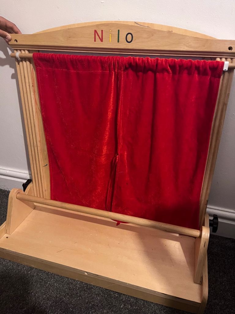 Nilo Wooden Puppet Theatre / Whiteboard – Good Condition