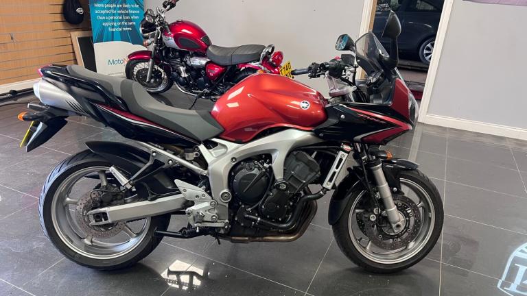 2011 Yamaha FZ 6 FZ6 S2 (07MY) fsh 2 owners red key stunning last 8 mot certs. Tourer Petrol Manual
