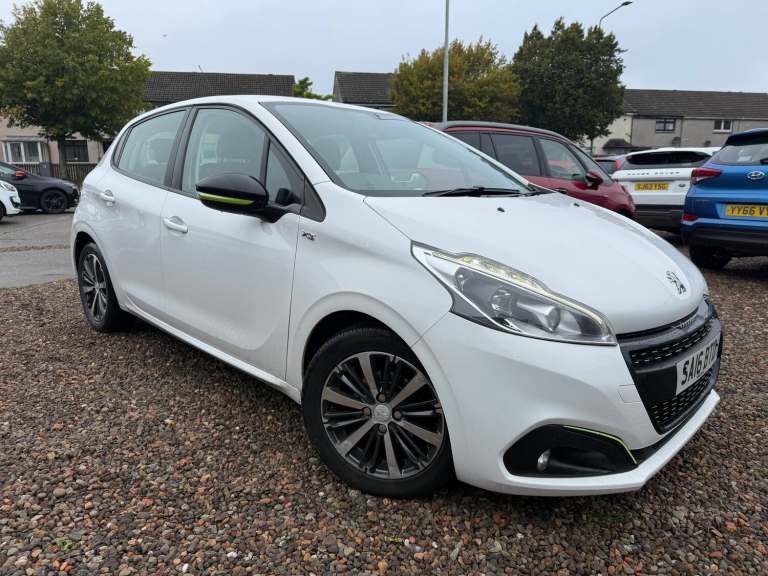 2016 Peugeot 208 1.2 PureTech XS Lime Hatchback 5dr Petrol Manual Euro 6 (82 ps) Hatchback Petrol...