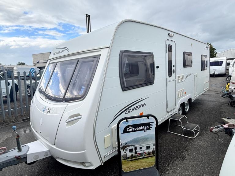 LUNAR QAUSAR 626 6 berth , fixed bed !