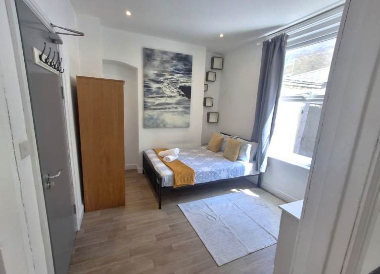 One bed flat ground floor flat with patio facing south in Westbourne