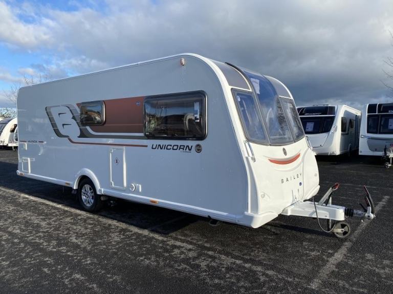 2016 BAILEY UNICORN VALENCIA 4 BERTH LUXURY TOURING CARAVAN