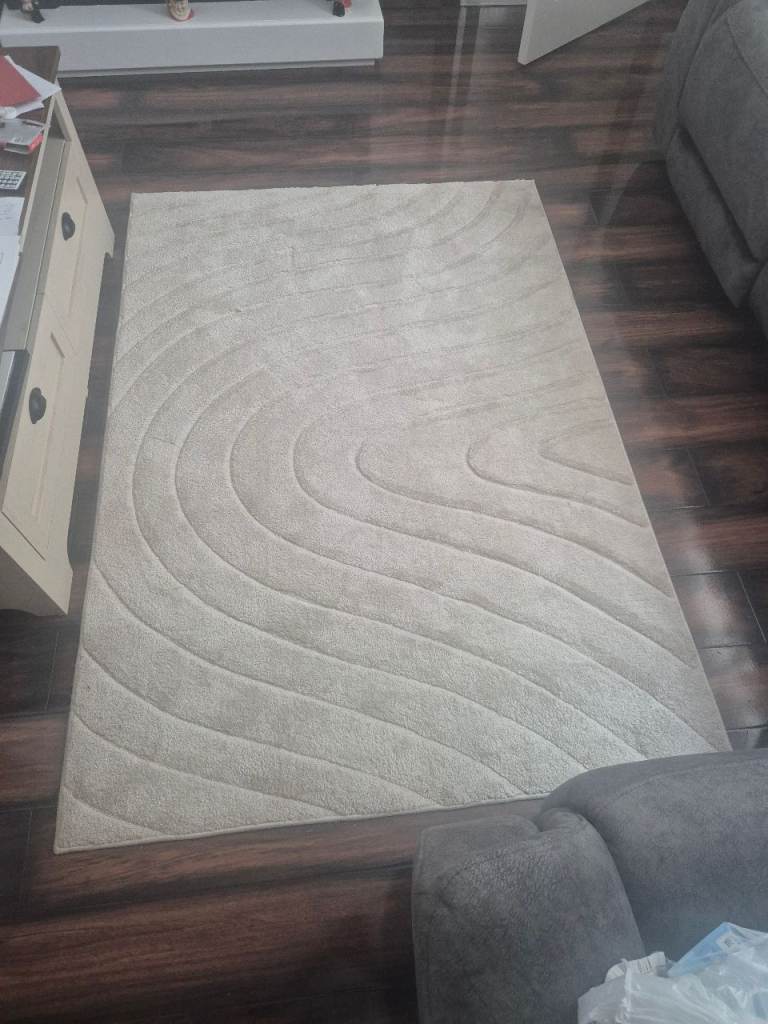 SOLD  Cream Wavy Pattern Rug – Good Condition
