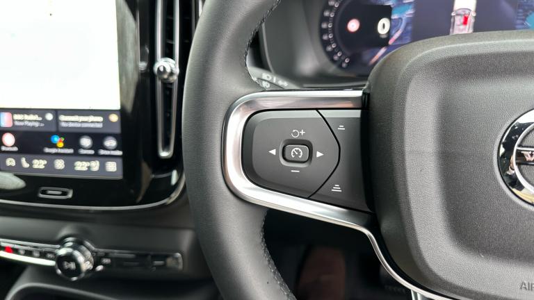 2025 Volvo XC40 2.0 B4P Plus Dark 5dr Auto Petrol Estate Estate Petrol Automatic