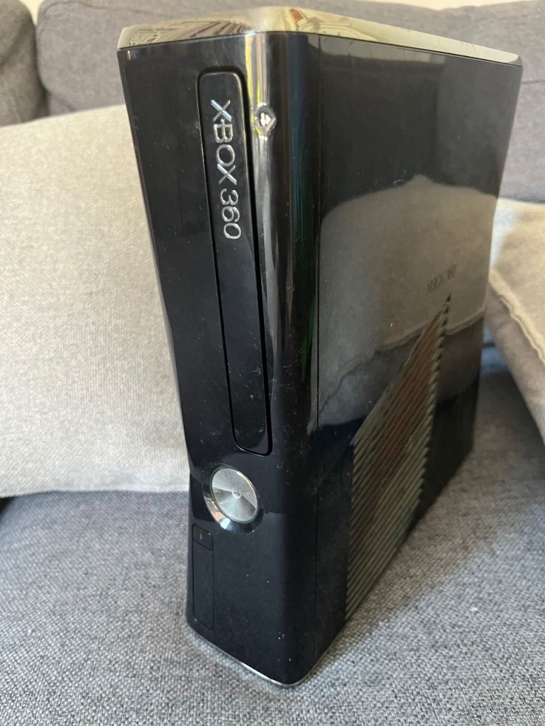 Xbox 360 250gb plus games microphone 