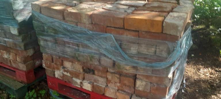 High grade reclaimed bricks  1000