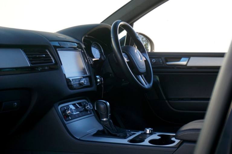 2014 Volkswagen Touareg 3.0 TDI V6 BlueMotion Tech R-Line SUV Diesel Tiptronic 4WD (s/s) 5dr - Ju...