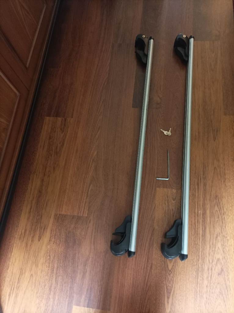 Universal car roof rails 