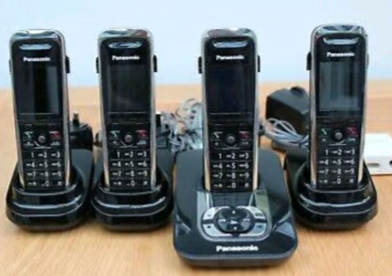 Quad Panasonic KX-TG8421E BT Telephones