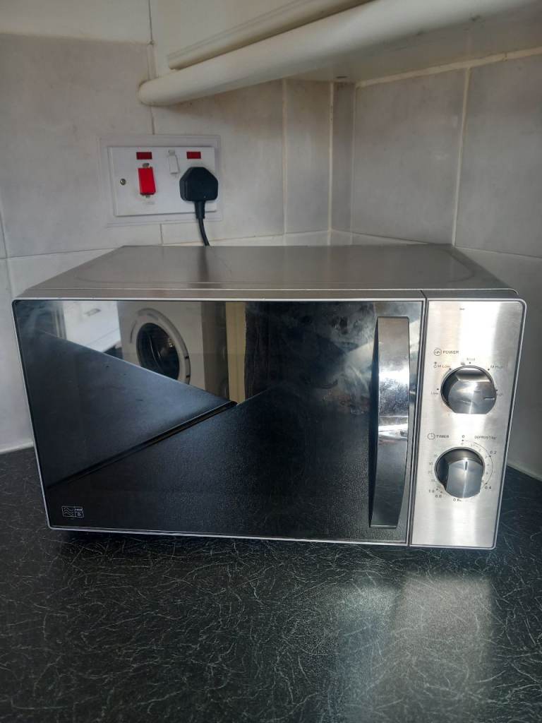 Silver Microwave Oven 700W