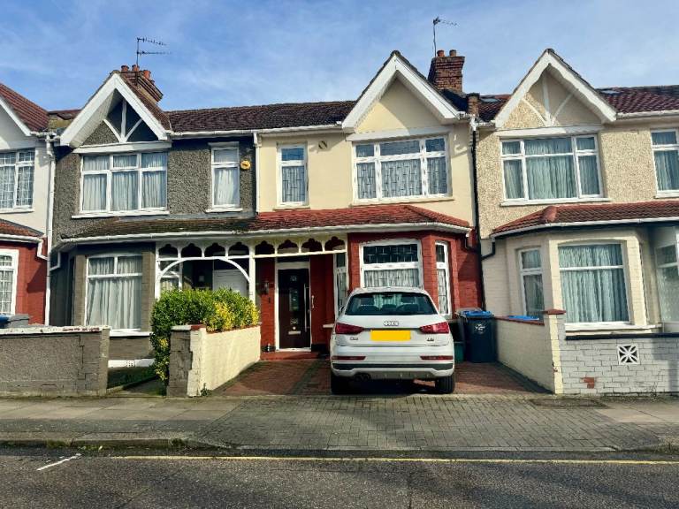 NO COMPANY LETS -4 Bedroom 2 Bathroom ONLY Single Family Tenants - Cecil Avenue, Wembley HA9 7DY