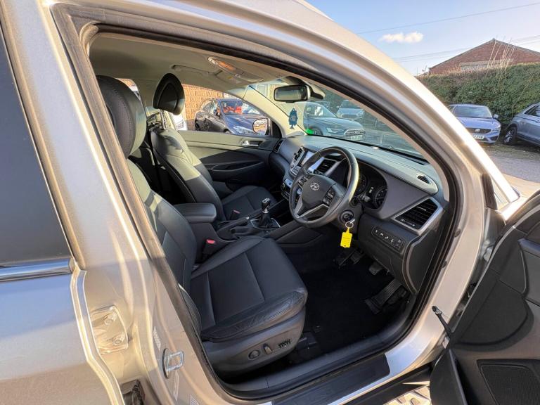 2015 Hyundai TUCSON 1.7 CRDi Blue Drive Premium 5dr 2WD ESTATE Diesel Manual