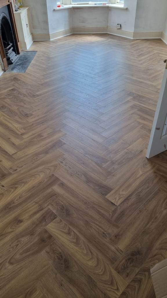 laminate floor fitter