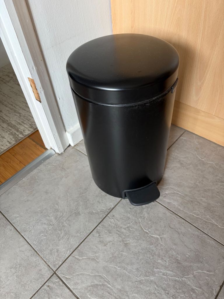 Brabantia matt Black Pedal Bin - As Good As New