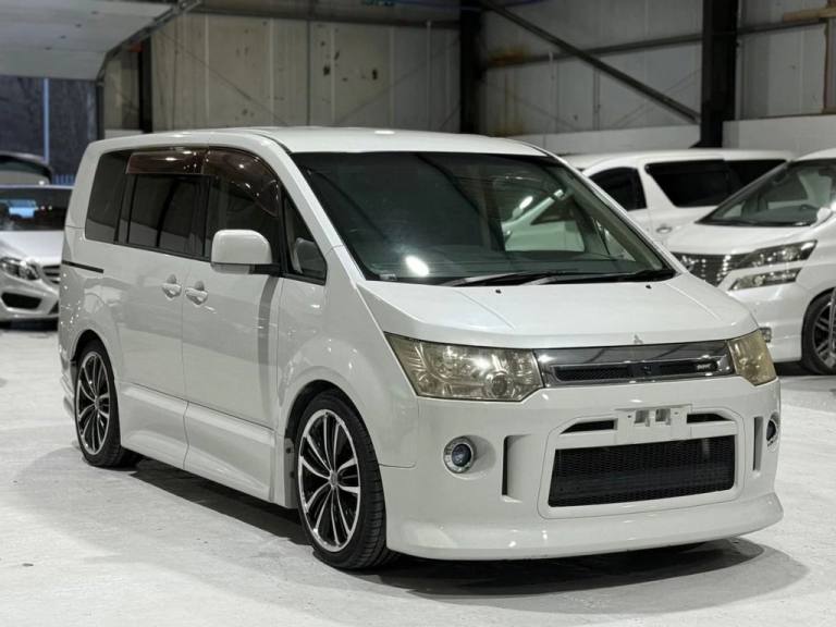 2008 Mitsubishi Delica 2.4 ROADEST G NAVIGATION PACKAGE PETROL AUTO 8 SEATS U MPV Petrol Automatic