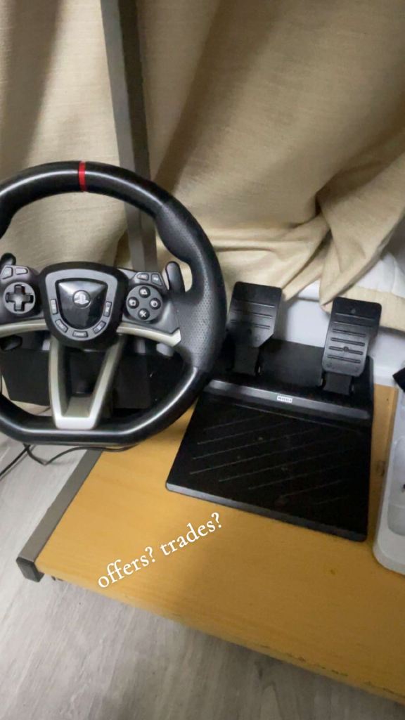 Hori Racing Wheel Apex for PS4/PS5/PC – Good Condition